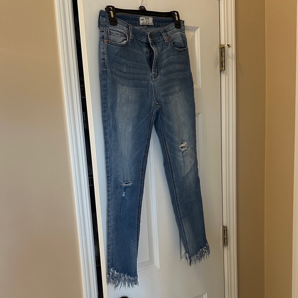 Free People Light Blue Distressed Cropped Jeans